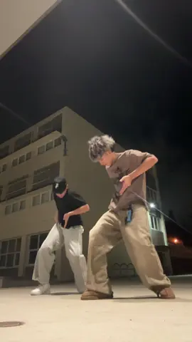 Kinda late to this but had to do it DC: @J2ssy #trixss #duo #dance #vancouver @Ryan 