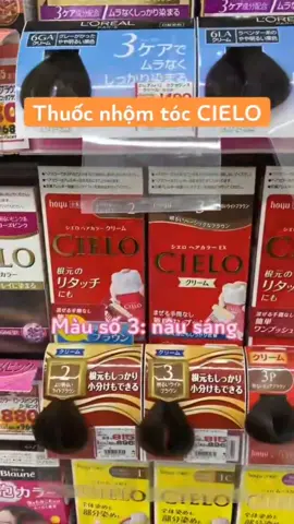 Nhuộm tóc phủ bạc Cielo thảo dược nội địa Nhật Bản 👘👘👘🤎🟠🤎🟠🤎👘👘 ♻️♻️Năm thành phần dưỡng bóng và chăm sóc tóc nhuộm đồng thời điều chỉnh tình trạng của tóc, mang lại cho bạn vẻ bóng mượt và suôn mượt. 🎨🎨Có các tone màu như sau : 🧩Số 2 - Nâu sáng 🧩Số 3 - Nâu sáng 🧩Số 4 - Nâu tự nhiên 🧩Số 5 - Nâu đen 🧩Số 6 - Đen tự nhiên 🧩Số 7 - Màu đen 🎏🎏Xuất xứ : Japan. 🌀Hướng dẫn sử dụng : ✅️Khi nhuộm tóc bạn nên để từ 50-60 phút khi đã lên màu