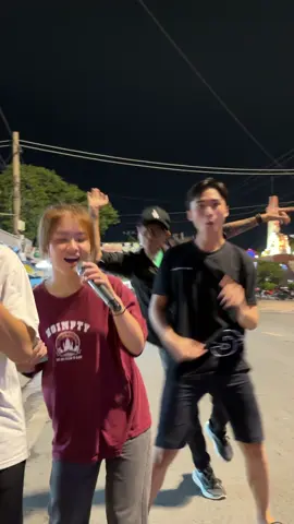Khi tương lai mơ hồ hồ hồ hồ hồ.. @Thiện Hát Hay Không #PhNgoc #noivucnoitroi #nhachaymoingay #ngocsing 