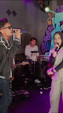 SUDAH RILIS BOLO! Nresnani versi Dhedemit tapi gak pucett😭🤣 Yakin mesti gayeng goyang njoget boloo!🤪 Yok cekidot yt Damara De jam 16.30! Share, like, komen, subscribe dan TRENDINGKAN ya boloo!🔥 @DASK PRODUCTION 🔊 @MAS SITOD @LAVORA Official  #nresnani #daskmusic #damaradextadeus #lavora #nresnanilavora #damarade #daskproduction #fyp 