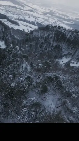 Exploring the swiss Mountains 🏔️🇨🇭#wintervibes #snow #drone #fpv #switzerland #nature #mountain #cinematic #djiavata2 #4k #dji #fpvdrone #fpvlife #travel 