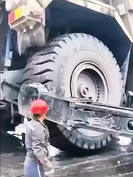 How to Change a Tire on the Largest Dump Truck in the World.#concretepumppart #concreteconstruction #concretepumping #concretepumps #betonpompası #cleaningball #cleanball #pump