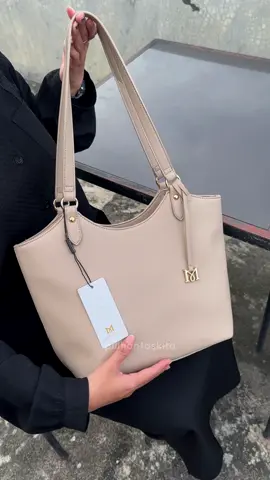 🫰🏻 #taswanita #totebagwanita #totebagkuliah #totebagkerja #mossdoom #rekomendasitas 