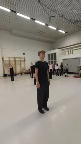 A twenty-five second choreo to the song Hours by @Anna Ternheim led by our student and dancer Frank Nilheim Skatt during our Open Dance Class.  #dance #dancer #foryou #contemporary #trending 