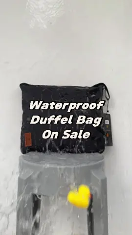 With the waterproof duffel bag, you no longer need to worry about your luggage getting wet in the rain!#fy #tiktokmademebuyit #duffelbag #garmentbag #foldingbag #travelbag #bags #waterproofbag #onsalenow️️️🔥🔥🔥🔥 