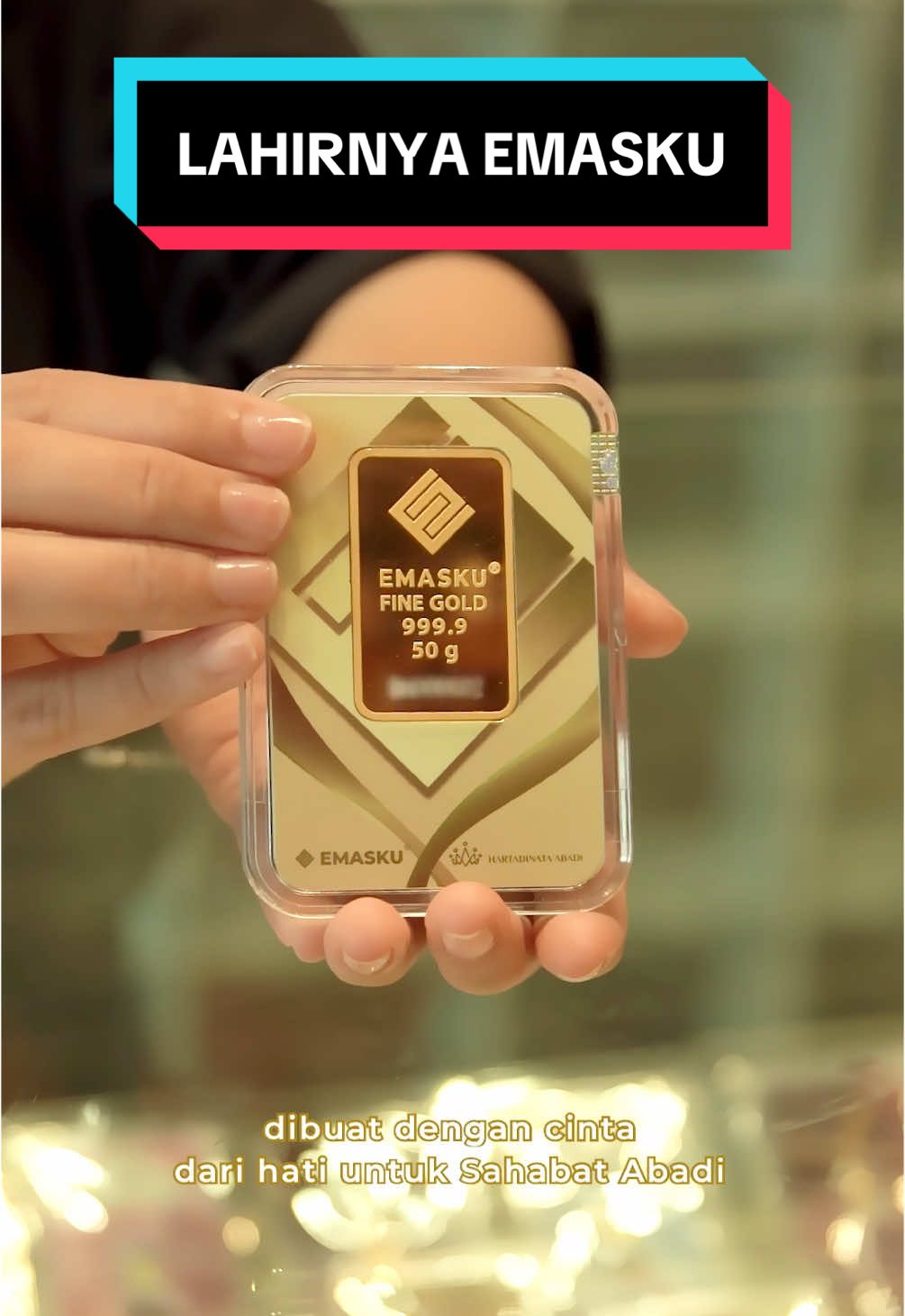 Dari tangan ahli teruntuk Sahabat Abadi. EMASKU®️ diproduksi oleh Hartadinata Abadi, sebagai emas pilihan dengan standar terbaik. Memastikan setiap proses dengan detail sempurna, menghasilkan emas murni EMASKU®️ terpercaya di tangan setiap customer dengan kualitas terjamin 🥰✨ #hartadinataabadi #emas #emasku #hargaemas #tabunganemas #menabungemas #emasbatangan #sahabatabadi 