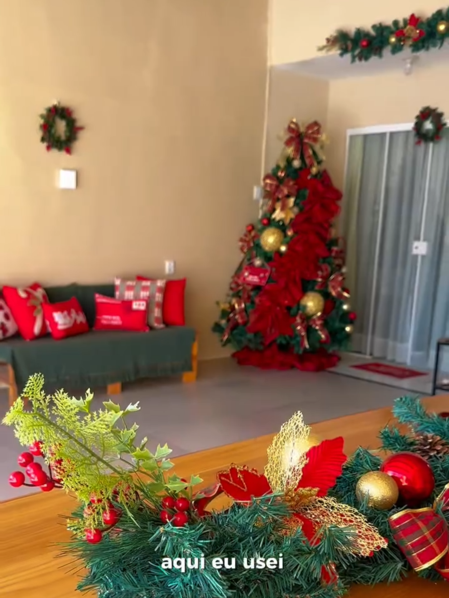 2 MANEIRAS DE USAR O FESTÃO ARAMADO 🎄 #casafreitas #natal #decoração #mesaposta #presente #decoraçãonatalina #natal2024 #natalchegando #natalencantado #videoviral #enfeitesnatalinos #festao #guirlandanatalina #centrodemesapersonalizado