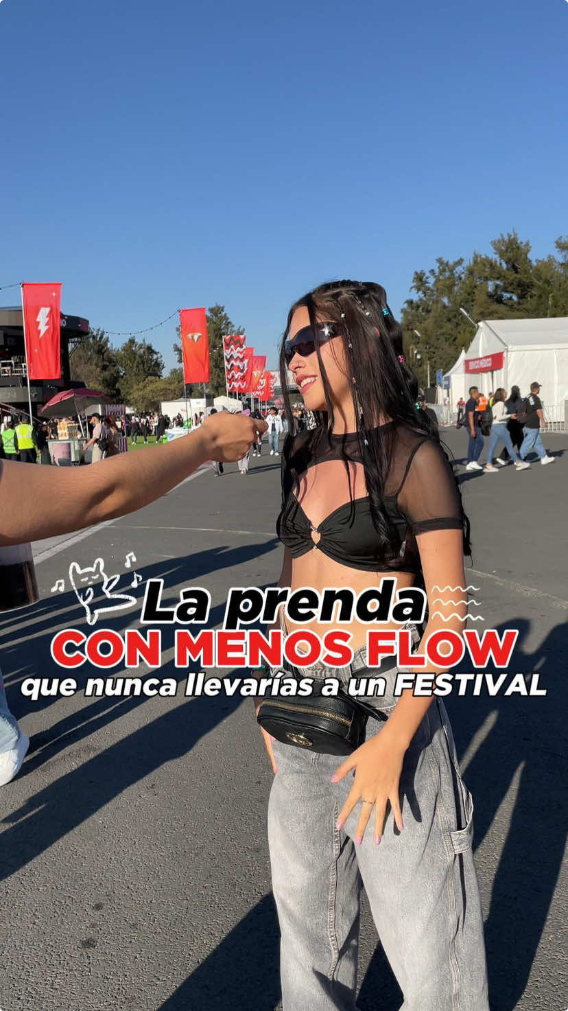 ¿Cuál #outfit rockeó a pesar de todo? 😅👀😎 #trend #cocacolafestflow #festival #prendasdevestir 