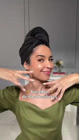 E aí me conta, quem levou a batalha de hoje? 🥊 Ativador e Modelador da linha Cachos ou Creme de Pentear da linha Nutri Waves da @Apice Cosmeticos ? Decisão difícil né?!  Ambos são finalizadores com ótimos ativos, veganos, que entregam bastante maciez e brilho para o cabelo. É isso: perfeito e perfeito! 🫠 Aproveita que a Apice Black começou e com o cupom 🏷️JULOUISE tem desconto extra na compra, além dos 15% da Black!  ( publipost ) #finalizacao #cachos