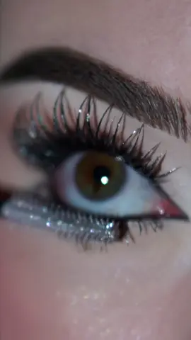 Glitter mascara?! ✨ I ran so fast to buy this @Maybelline NY Sky High mascara in ‘Space Diamond’ 💎I tried my best to show off how beautiful it is on camera. I will be wearing this all winter long! #icymakeup #glitter #glittermascara #skyhigh #maybelline #makeup @MaybellineUK 