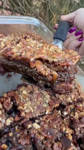 Pecan Pie Brownies are a must try. Full recipe is in my bbbio. #pecanpie #EasyRecipe #thanksgivingrecipes #easydessert 