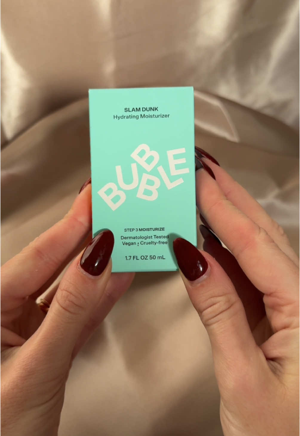 A lil slam to your dunk 😶‍🌫️🫧  The @Bubble Skincare slam dunk hydrating moisturiser is a best seller for a reason… this leaves skin SO plump and hydrated, plus im obsessed with this style dispenser, i love it 😆  @Bubble Insiders #bubbleskincare #bubbleambassador #skincare #slamdunk #fyp #ugc #ukugc #ugcexample #asmr 