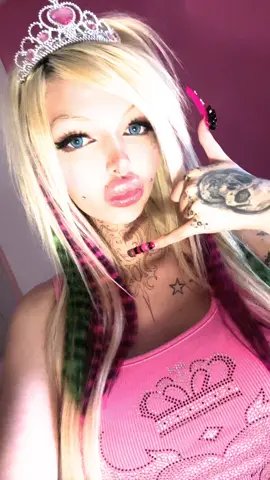 No filter just lip filler #scene #scenegirl #scenequeen #emo #2000s #myspace #emogirl 