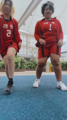 Finally after 1636362626 years we did this trend @Hikariii💛 as Kenma #kurootetsurou #kurootetsuroucosplay #kenmakozume #kenmakozumecosplay #haikyuu #nekoma 
