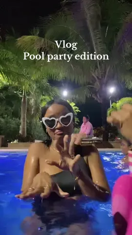 Vlog pool party edition.🥹💖✨ Vlog un dia conmigo celebrando el cumple años de una amiga.🙌🏽🥰✨ #Vlog #vlogs #undiaconmigo #undiaconmigovlog #adayinmylife #adaywithme #adaywithmevlog #adayinmylifevlog 