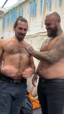 Cant waste that oil 😏 @Iamb1gr0b  #big #guys #tattoo #beard #fyp