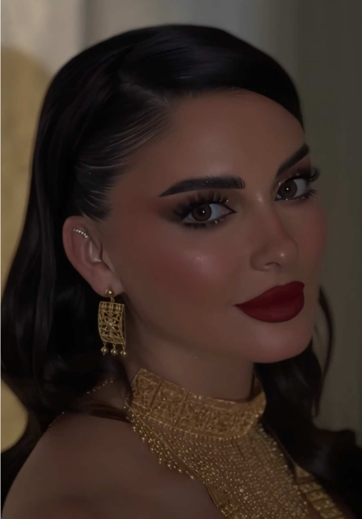 شرايكم فالميكب عقب ما غيرتلها لون الحمره و غمجت الشدو😍🔥