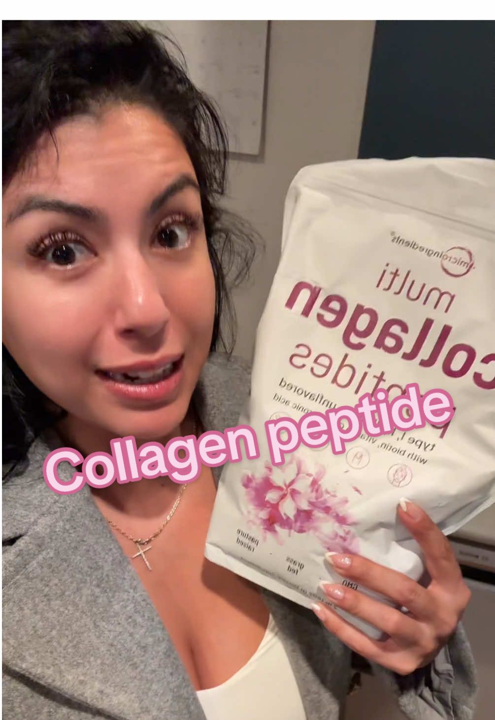 Replying to @Noelia González Ramí No dejes que te roben tu dinero! El Colageno lo necesitas diario. Solo lee los reviews amiga. Collagen peptide is my beauty hack!  #reviewsbygia #reviewskincare #collagen #microingredients #grassfed #beautyhacks #skincareroutine #collagenpeptides #hairgrowth #haircare #nailcare #bonehealth #tiktokshopblackfriday #tiktokshopcybermonday  