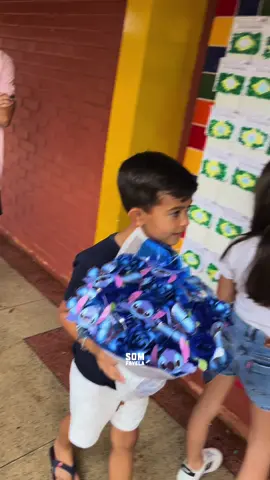 Ele deu um buquê de presente para a irmã 🥹❤️ 🎥 (Ttk: josy_santos__)