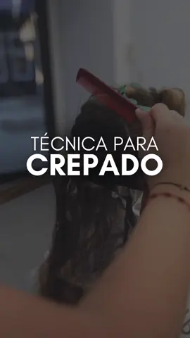 ⚠️🚨Uno de los puntos que mas cuesta a los estilistas a la hora de crear diseños de mechas es hacer bien el crepado. Hoy te enseño la técnica perfecta para hacerlo. ☝🏽Con el crepado conseguimos esos efectos mas o menos degradados al igual que conseguimos darle más o menos contraste a nuestros diseños por eso es muy importante que domines este paso‼️ #consejopeluqueria #consejospeluqueria #balayage #tecnicabalayage #tecnicadebalayage #tipsbalayage #tipspeluqueria #perfectbalayage #blonde #blondehair #blondebalayage #balayageperfecto #peluquero #peluqueria #estilista #hairtip #balayageblonde #hairinspo  