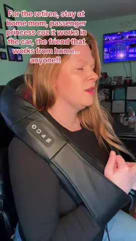 Love this neck massager! #neckmassage #tiktokshopcybermonday #tiktokshopblackfriday #tiktokshopholidayhaul #blackfridaydeals #cybermonday #cybermondaydeals #blackfriday #giftsforhim #christmasgiftforher 