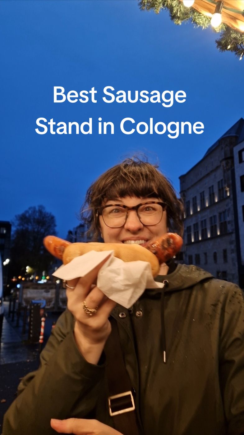 I dreamed about this sausage for a year and today is the day my dreams came through. Christmas season has officially started now 🌭🌭 #christmasmarket #weihnachtsmarkt #germanytravel #germany #cologne #colognegermany 