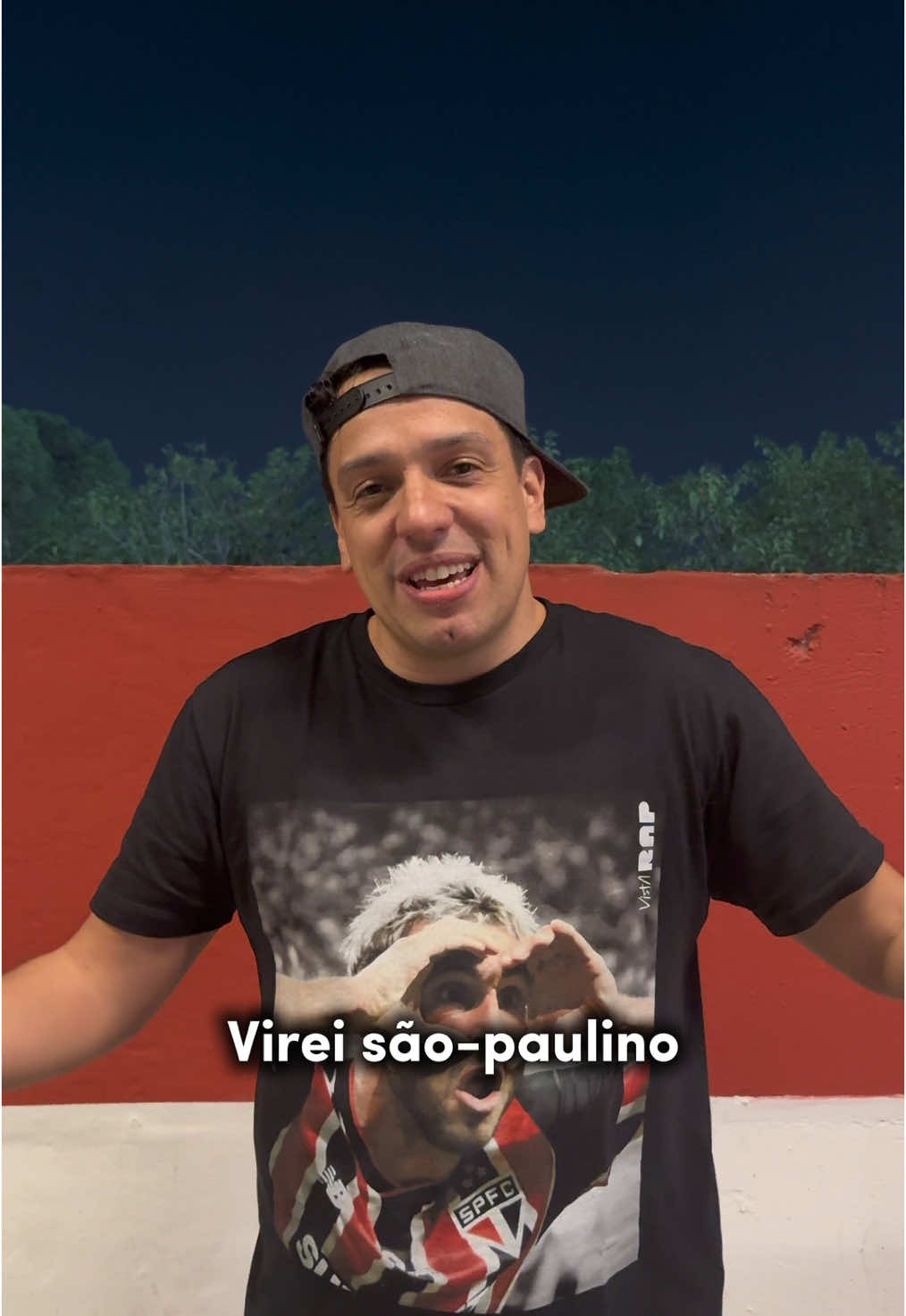 Não tinha como não ser tricolor, né? Fala aí, @Diego Freestyle! 🔴⚪⚫ #TorcidaQueConduz #TikTokEsportes #VamosSãoPaulo 🇾🇪