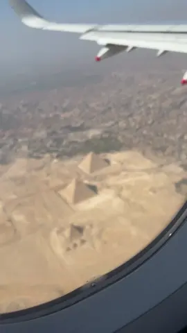 INCRÍVEL Pirâmides do Egito vistas de um avião #ENGENHARIA #egenhariacivil #egito #cairoegypt #construção #fyp #viral_video