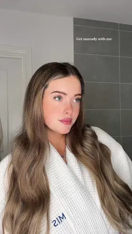 Get unready with me #skincare #nightimeroutine #nighttimeskincare  Products used  @rhode skin glazing milk & cleanser  @ELEMIS UKI pads  @Paula’s Choice UK toner  @Lancôme serum @Drunk Elephant serum  @Cetaphil Serum @Dr.Jart+ UK  @Pixi Beauty lip balm 