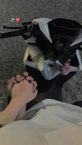 Hạnh phúc nhất là đi xe mình thích và nắm tay người mình yêu❤#yeuemhonmoingay#thươngem ❤