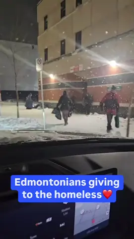 This is so wholesome😭 🎥: @Bannockbroz  #edmonton #edmontonab #yeg #downtownedmonton #edmontoncanada #alberta #albertacanada #reddeer #lethbridge #airdrie #canada