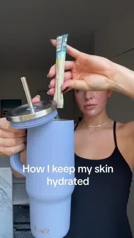 i drink around a gallon of water a day and it makes such a big difference in your appearance #clearskin #acne #skintips #guthealth #clearskintips #clearskin #hydratedskin @goodonyaorganic @Austin Sea Moss Co. @Beekeeper’s Naturals @S'well Bottle 