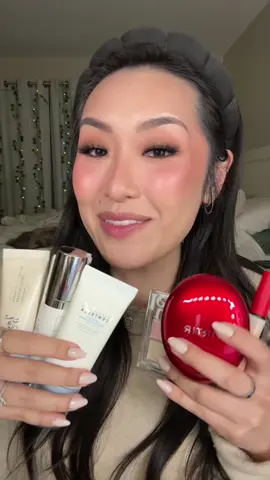 AD | all of my HOLY GRAAAILLLLL asian beauty products are up to 50% off all month on @YesStyle!!! get your holiday shopping done or treat yourself with an additional 15% with code GREENBF15, or get 12% off $59+ ANYTIME with the code YSJENNIE12 😍 #yesstyle #kbeauty #jbeauty #cbeauty #makeup #beauty #skincare #holygrail #blackfriday #cybermonday #sale