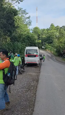 antri bagi sembako #penggunasekitar #kulitambangbatubara #kulipikulfyp #haulingcoal #smp_sitebda_muarateweh 