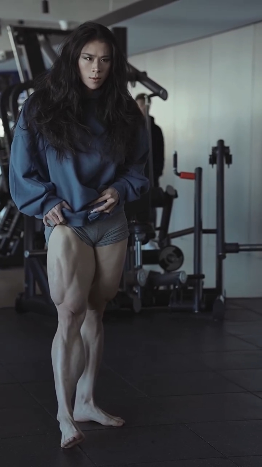 Chen Qiliu#fbb #fbbmuscle #femalebodybuilder #femalemuscle #gym #gymgirl #gymmotivation #bodybuilding #ifbb #ifbbpro #ifbbbikini #musclegirl #musclegirllove #musclebuilding #biceps #bicep #armveins #muscles #quads #Fitness #fitgirls4life #fitgirls #fyp #fypシ #foryou 