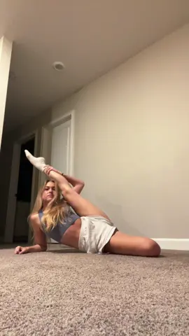 dont mind the fat bruise. but call me sabrina carpenter idk 😂 the dancer in me coming out