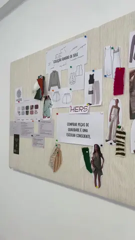 Eu ameiii e você?  Moodboard é um painel visual composto por imagens, cores, texturas, e outros elementos que ajudam a representar o conceito ou inspiração de uma coleção de moda.  #moodboard #moda  