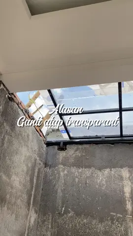 Ganti atap karna bocor terus dan rembes, akhirnya di benerin dan budget nya juga lebih gede dari bikin yang awal 🥲🥹, tapi gpp sekarang udah aman ✨ #atapsolarflat #atapsolartuff #ataptransparant #atapbening #renovasirumah #rumahminimalis #rumahidaman 