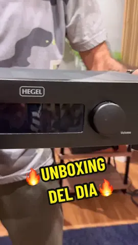 ¡Unboxing del Poder y Precisión del Hegel H95! 🎉   🚀 Desde su diseño minimalista hasta su potencia de 2x60W, el Hegel H95 es el corazón de cualquier sistema Hi-Fi.   💡 Con entradas digitales y analógicas, este amplificador es versátil para cualquier setup.   🔥 Además, su respuesta de graves dinámica redefine la calidad de tu música favorita.   💼 Únete a nosotros mientras descubrimos lo que hace a este equipo un imprescindible para audiófilos 🎶   📲 Síguenos en @decibelaudioboutique para más contenido exclusivo y tips Hi-Fi.   #Unboxing #HegelH95 #HiFiLife #AltaFidelidad #Audiofilos #PotenciaSonora #DeciBelAudioBoutique #AmantesDeLaMusica #SetupPerfecto
