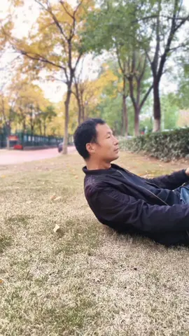 Gợi ý tạo dáng chụp hình đẹp chiều cuối thu #selfiecamxuc #chupanh #gayselfies #chuphinhdep #xuhuong #taptanhchupanh #selfie #tapchupanhdep 