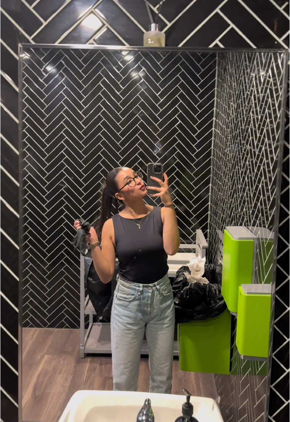 Trabajo 20-24 horas semanales como estudiante internacional en canada. Hago un poco de todo, pero siempre intento buscar un balance entre estudiar, trabajar y divertirme 🍝🍩🍞#colombia #toronto #canada #latinosencanada #latinos #colombianos #peru #mexico #international #student 