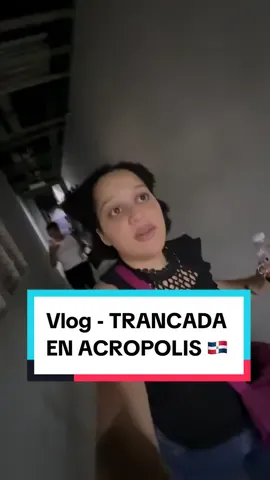 Yo solo tenia que entregar mis galletas, pero pasaron cosas. Un gustazo y un trancaso 🫠 En ese momento CELL sintio el verdadero terror 😂😂😂 La gente de #acropoliscenter fueron super amables y me informarón para que moviera el carro, pero yo me quede en chercha y aun asi me abrieron la salida de emergencia para que salieramos, gracias 🙌✨ #cruzibakes #undiaenmividacomorepostera #expoemprendepro #amigas #acropolis #santodomingo #republicadominicana #storytime 
