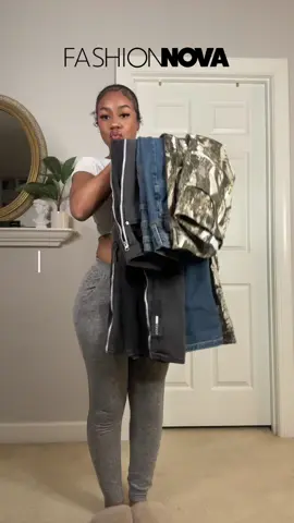 All jeans in a size 3! Had to cop some new pants from @FashionNova perfect for the winter and still cutee 🥰 #outfitinspo #fashionnova #fashionnovapartner #jeans