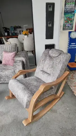 Renueva tu hogar con estilo y confort ✨ Este juego de sala incluye una elegante silla mecedora, perfecta para relajarte después de un largo día. Diseño moderno, tapizado premium y el equilibrio ideal entre comodidad y tendencia. ¡Hazlo tuyo hoy! 🛋️💫 #Tapizarte #EstiloHogar #DecoraciónConClase #JuegoDeSala #ConfortYEstilo #SillaMecedora 