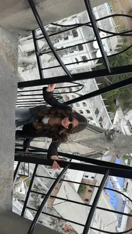 no estas triste, solo necesitas un viaje entre amigos 🫶🏻🥳 #viral #amigos #fyp #bienal #baq #viaje #quito 