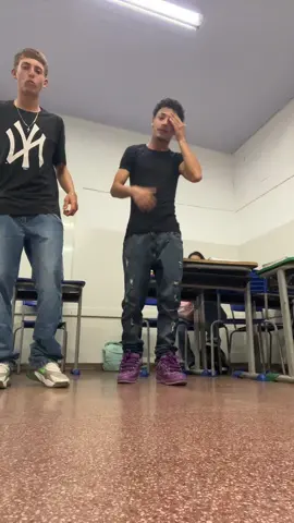 Escorregaaa🔥#funk #danca #dancafunk #funkdanca #escoladanca #dancanaescola @João Vitor Barbieri 