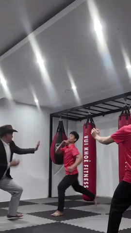 Thầy Lọi làm màu thưem xíu ạ 