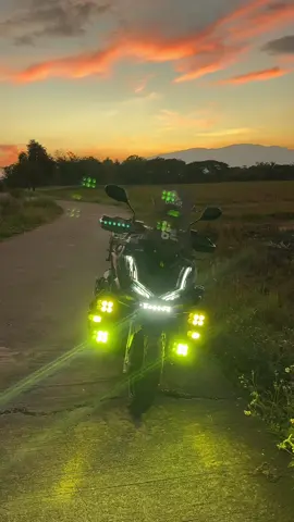 ไฟ4ตาหน้าช่องผม งานเทียบแต่สว่างพอๆกันครับ ราคาคุ้มค่าด้วย #เที่ยวสักtrips #เที่ยวสักtrips #adv160 #ไฟสปอร์ตไลท์ #รีวิว 