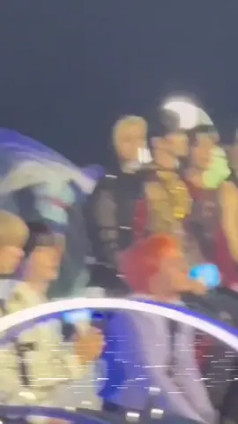 Bé đó khoái anh lắm hả? Nhìn gì mà thấy u mê cười gì mà thấy cưng chiều dữ dạ 🤣  #gdragon #gdragon_bigbang #gdragon지드래곤 #bigbangtheory #kwonjiyong #bigbang #mama2024 