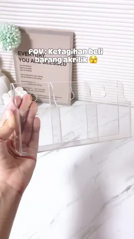 Tempat Remot AC Estetik! Kita spill ya racun tiktok selanjutnya! Tempat remot ac estetik ini terbuat dari bahan akrilik tebal loh, bikin rumah kamu makin estetik dan rapih 😉 #akiristudio #racuntiktok #homedecor #estetik #affiliatepemula 